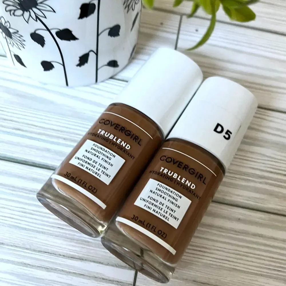NEW CoverGirl Trublend Tawny Hydrating Smoothing Liquid Foundation 30 mL D5